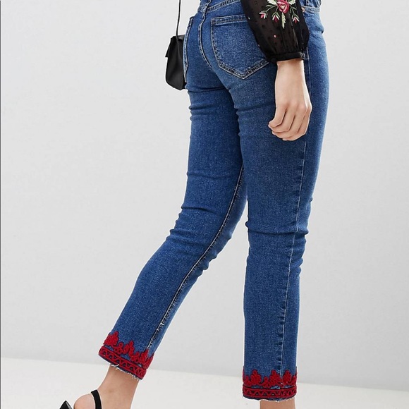 Jeans with red detail at the bottom - Picture 3 of 6